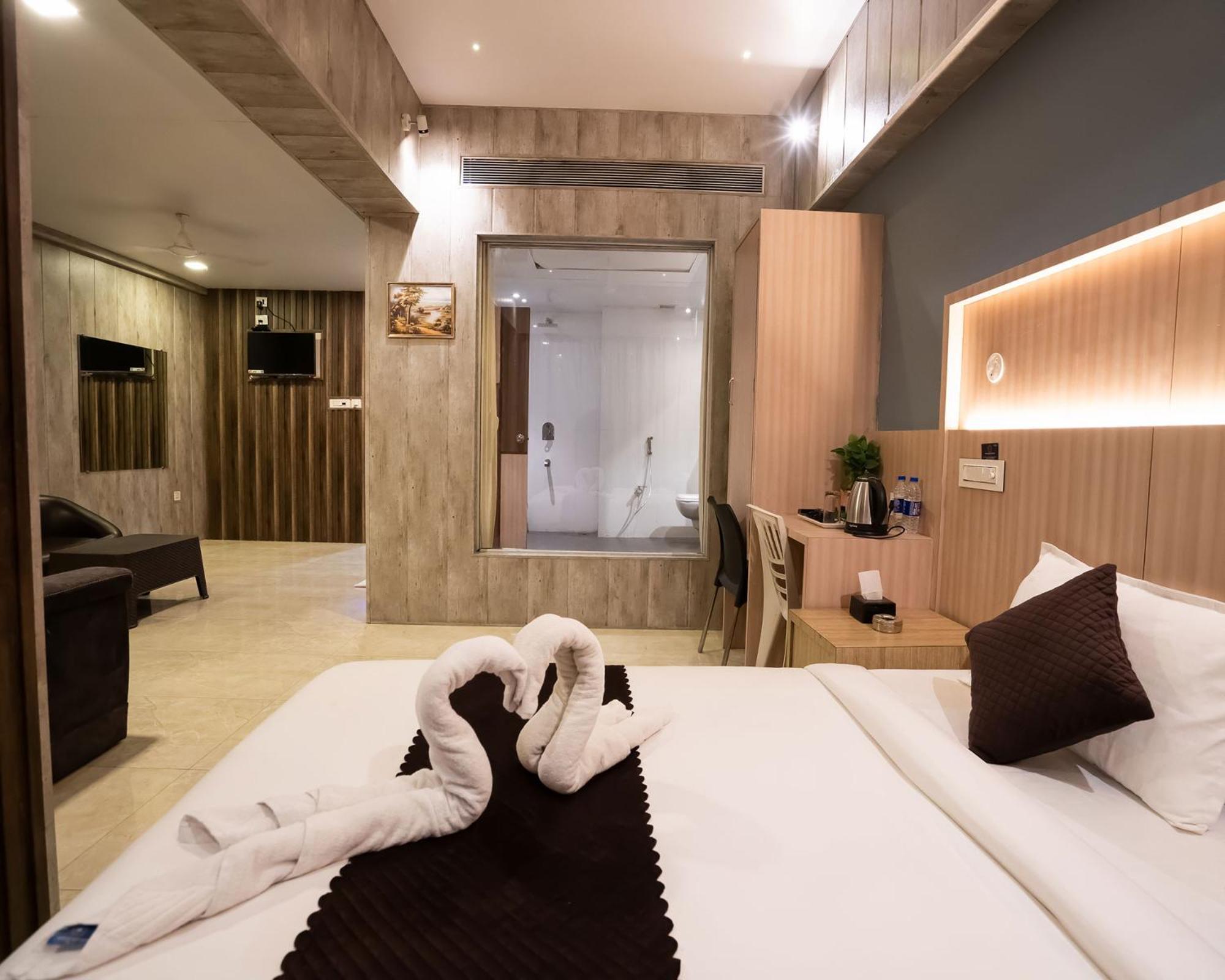 Hotel Grand Seasons- Нави Мумбай Екстериор снимка