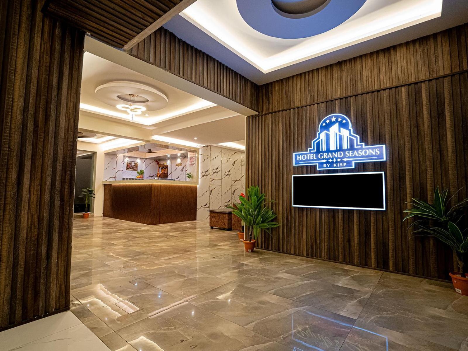 Hotel Grand Seasons- Нави Мумбай Екстериор снимка